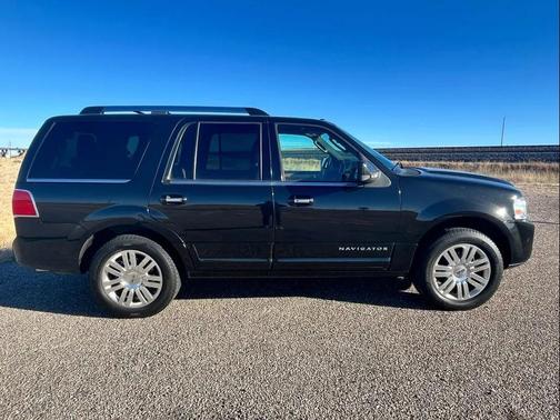 2011 Lincoln Navigator Base