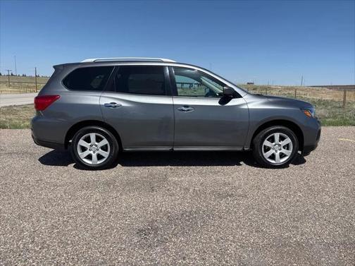 2017 Nissan Pathfinder SV