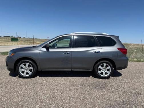 2017 Nissan Pathfinder SV
