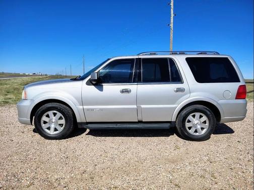 Beige 2006 Lincoln Navigator Luxury