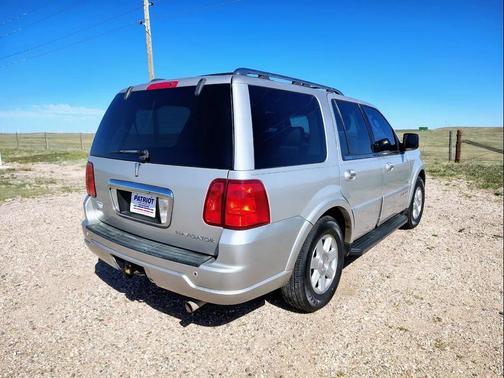 Beige 2006 Lincoln Navigator Luxury