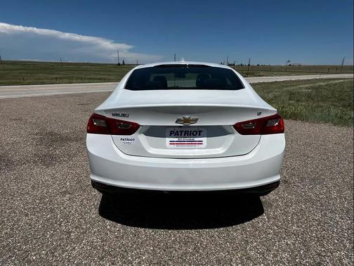 White 2016 Chevrolet Malibu 1LT