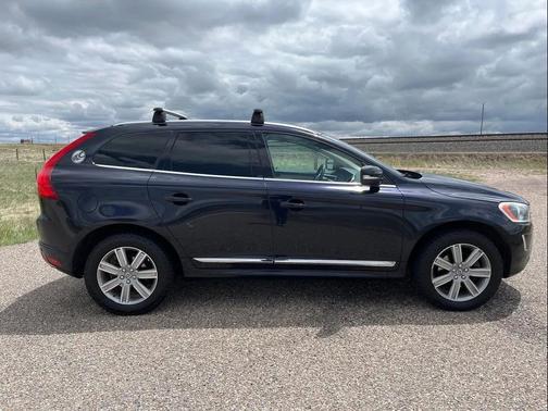 Blue 2017 Volvo XC60 T5 Inscription