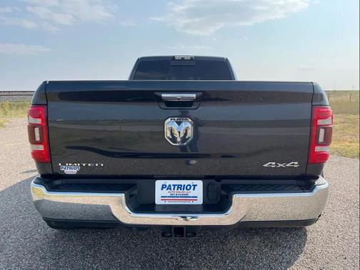 2020 RAM 3500 Limited Crew Cab 4x4 8' Box