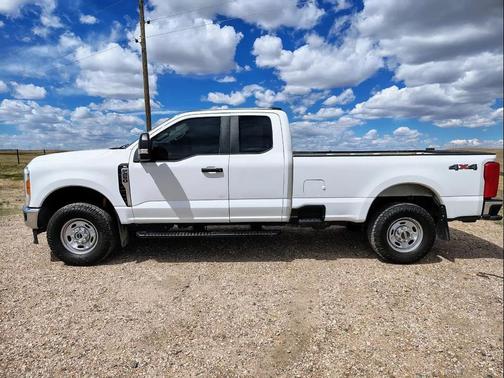 Oxford White 2023 Ford F-250 XL