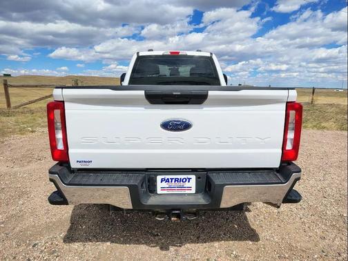 Oxford White 2023 Ford F-250 XL