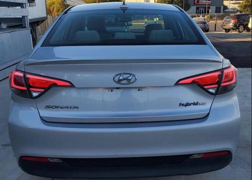2016 Hyundai SONATA Hybrid SE