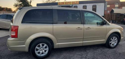 2010 Chrysler Town & Country New LX