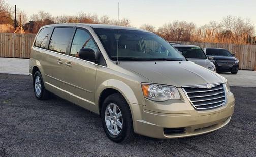 2010 Chrysler Town & Country New LX