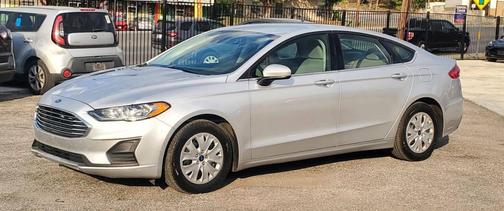 Ingot Silver Metallic 2019 Ford Fusion SE