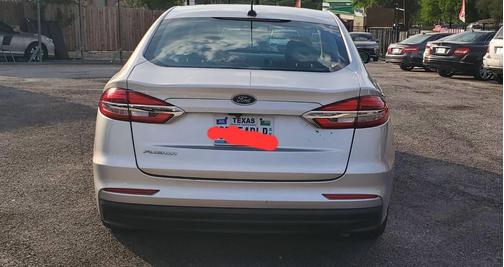 Ingot Silver Metallic 2019 Ford Fusion SE