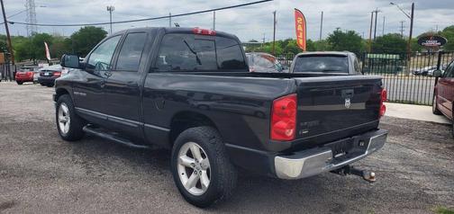 Brilliant Black Crystal Pearlcoat 2007 Dodge Ram 1500 SLT Quad Cab