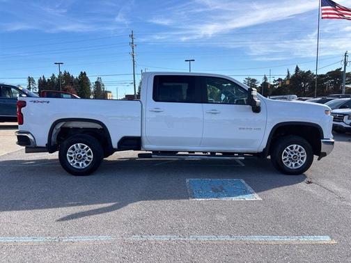 Summit White 2025 Chevrolet Silverado 2500 LT