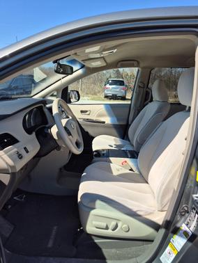 2011 Toyota Sienna LE