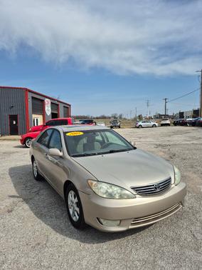 BEIGE 2005 Toyota Camry XLE