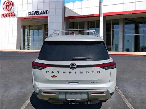 Everest White Pearl Tricoat 2025 Nissan Pathfinder Platinum FWD