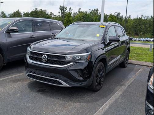Deep Black Pearl 2022 Volkswagen Taos 1.5T SE