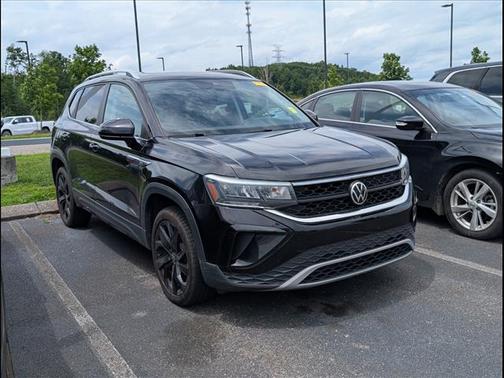 Deep Black Pearl 2022 Volkswagen Taos 1.5T SE