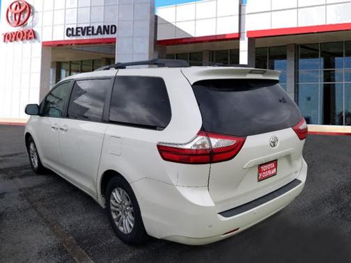 2015 Toyota Sienna XLE