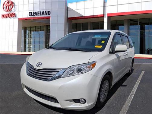 2017 Toyota Sienna XLE