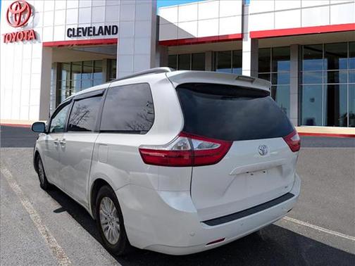 2017 Toyota Sienna XLE