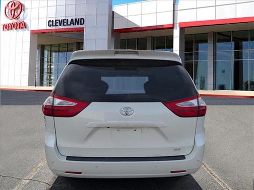 2017 Toyota Sienna XLE