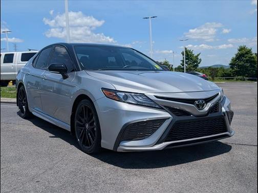 Celestial Silver Metallic/Midnight Black Metallic 2022 Toyota Camry XSE