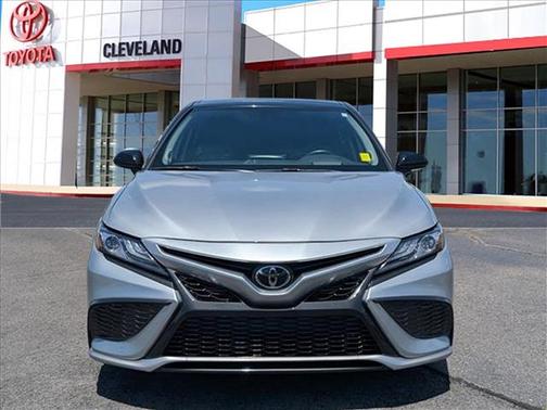 Celestial Silver Metallic/Midnight Black Metallic 2022 Toyota Camry XSE