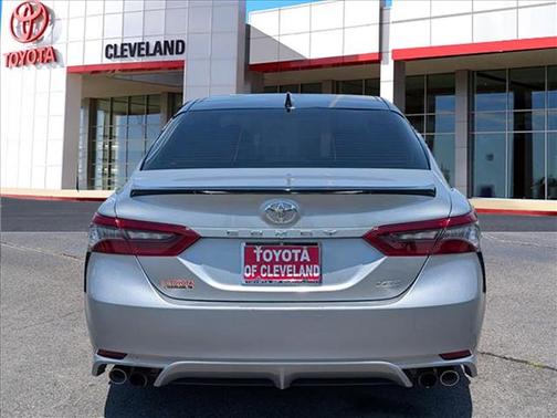 Celestial Silver Metallic/Midnight Black Metallic 2022 Toyota Camry XSE