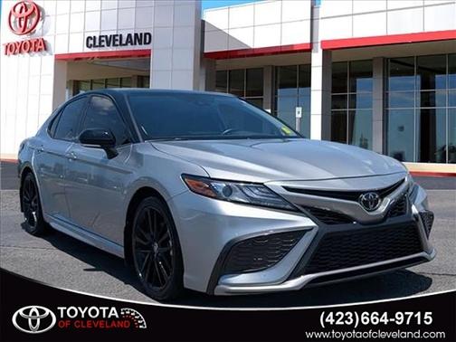 Celestial Silver Metallic/Midnight Black Metallic 2022 Toyota Camry XSE