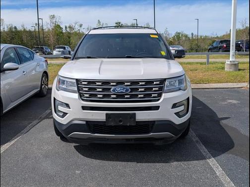 White 2016 Ford Explorer XLT