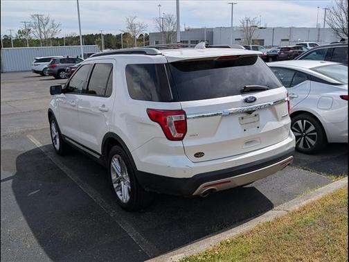 White 2016 Ford Explorer XLT