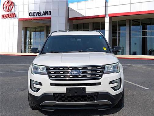White 2016 Ford Explorer XLT