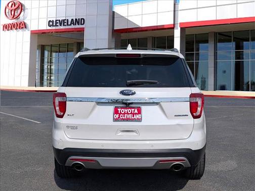 White 2016 Ford Explorer XLT