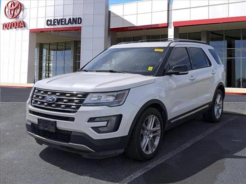 White 2016 Ford Explorer XLT
