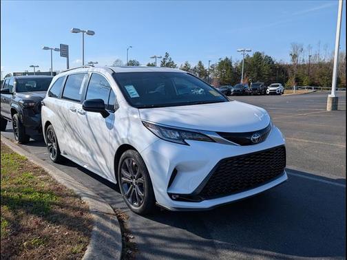 2023 Toyota Sienna XSE 7 Passenger
