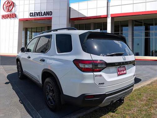 Platinum White Pearl 2025 Honda Pilot TrailSport
