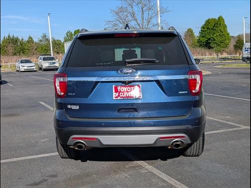 Blue Jeans 2017 Ford Explorer XLT