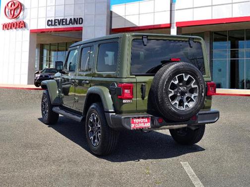 2024 Jeep Wrangler 4-Door Sahara 4x4