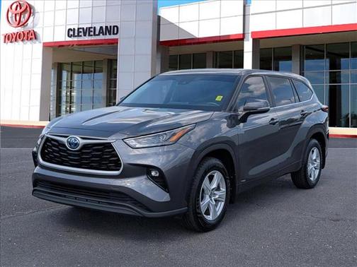 Gray 2024 Toyota Highlander Hybrid LE
