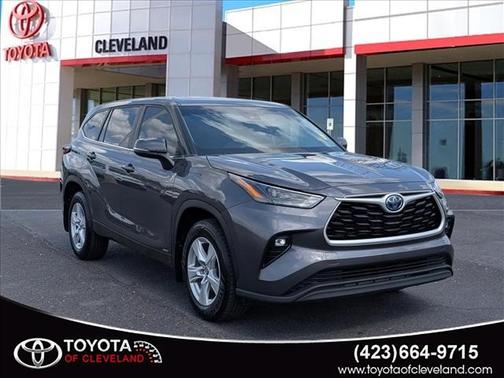 Gray 2024 Toyota Highlander Hybrid LE