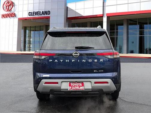 2022 Nissan Pathfinder SL 4WD