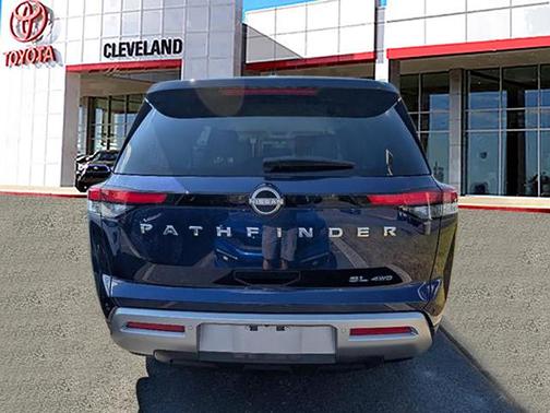 2022 Nissan Pathfinder SL 4WD