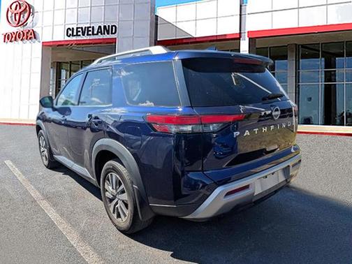 2022 Nissan Pathfinder SL 4WD