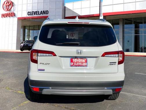 2022 Honda Pilot Touring 8-Passenger