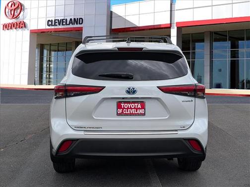 Wind Chill Pearl 2023 Toyota Highlander Hybrid LE