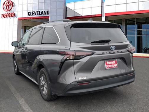 2023 Toyota Sienna XLE
