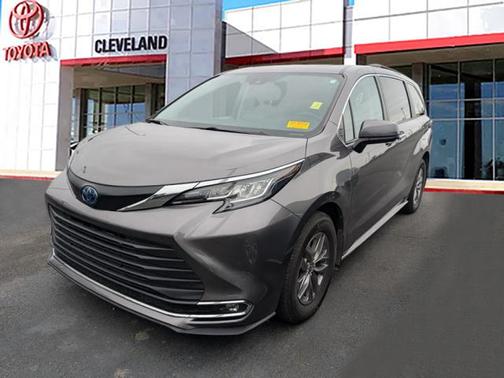 2023 Toyota Sienna XLE