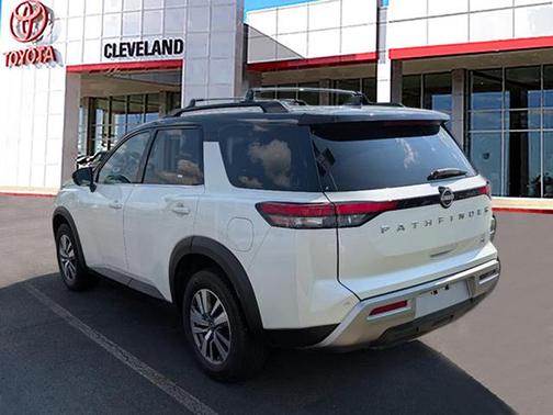 2023 Nissan Pathfinder SL FWD
