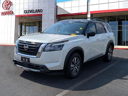 2023 Nissan Pathfinder SL FWD